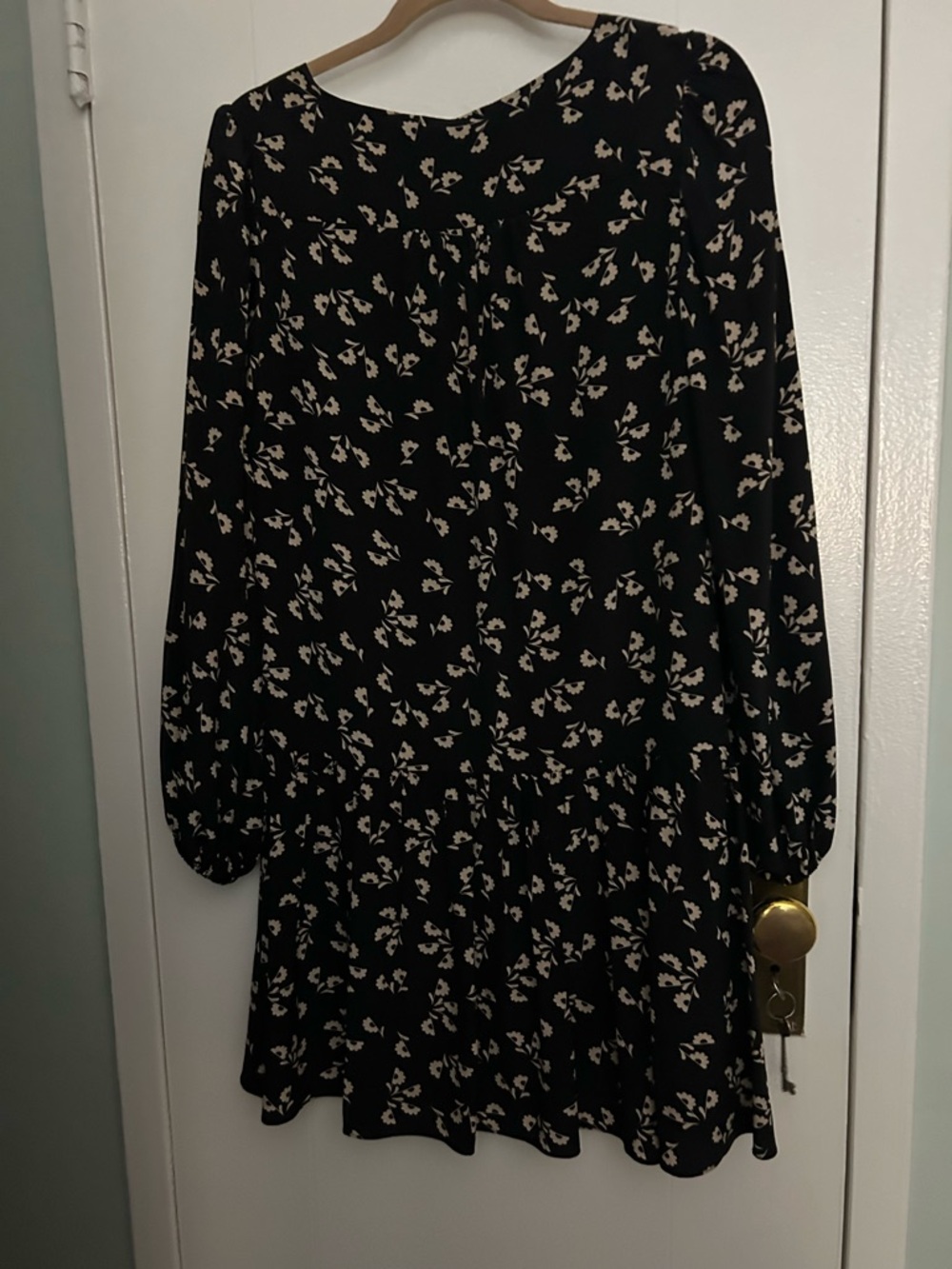 Elizabeth & James Black & Cream Floral Puff Sleeve Drop Waist Dress Size 4